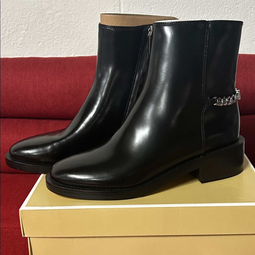 New inbox, Michael Kors ankle Carlisle ankle boots. Black leather size 8.